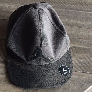 Jordan Boy’s Ele Elite Jacquard SnapBack Cap Metallica/Black Youth.